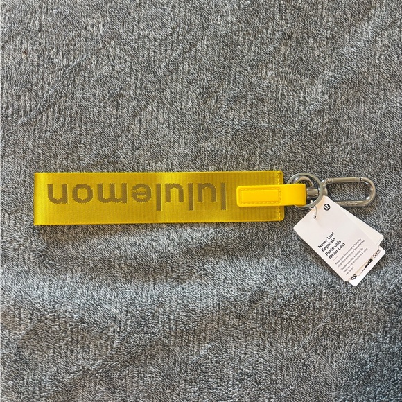 Lululemon Never Lost Keychain - Maize Yellow - Picture 4 of 5